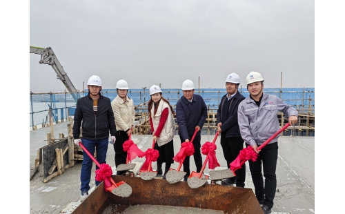 伊百盛健康產(chǎn)業(yè)園綜合辦公樓文化館榮耀封頂，開啟企業(yè)發(fā)展新篇章！